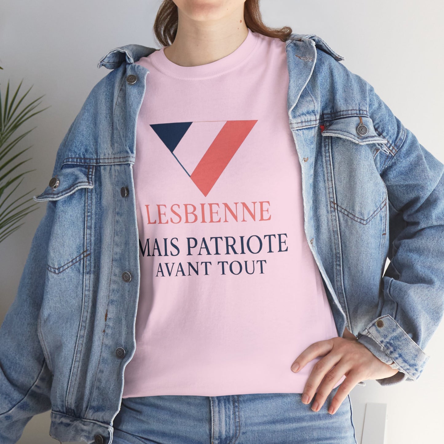 Lesbienne Mais Patriote Avant Tout - T-Shirt